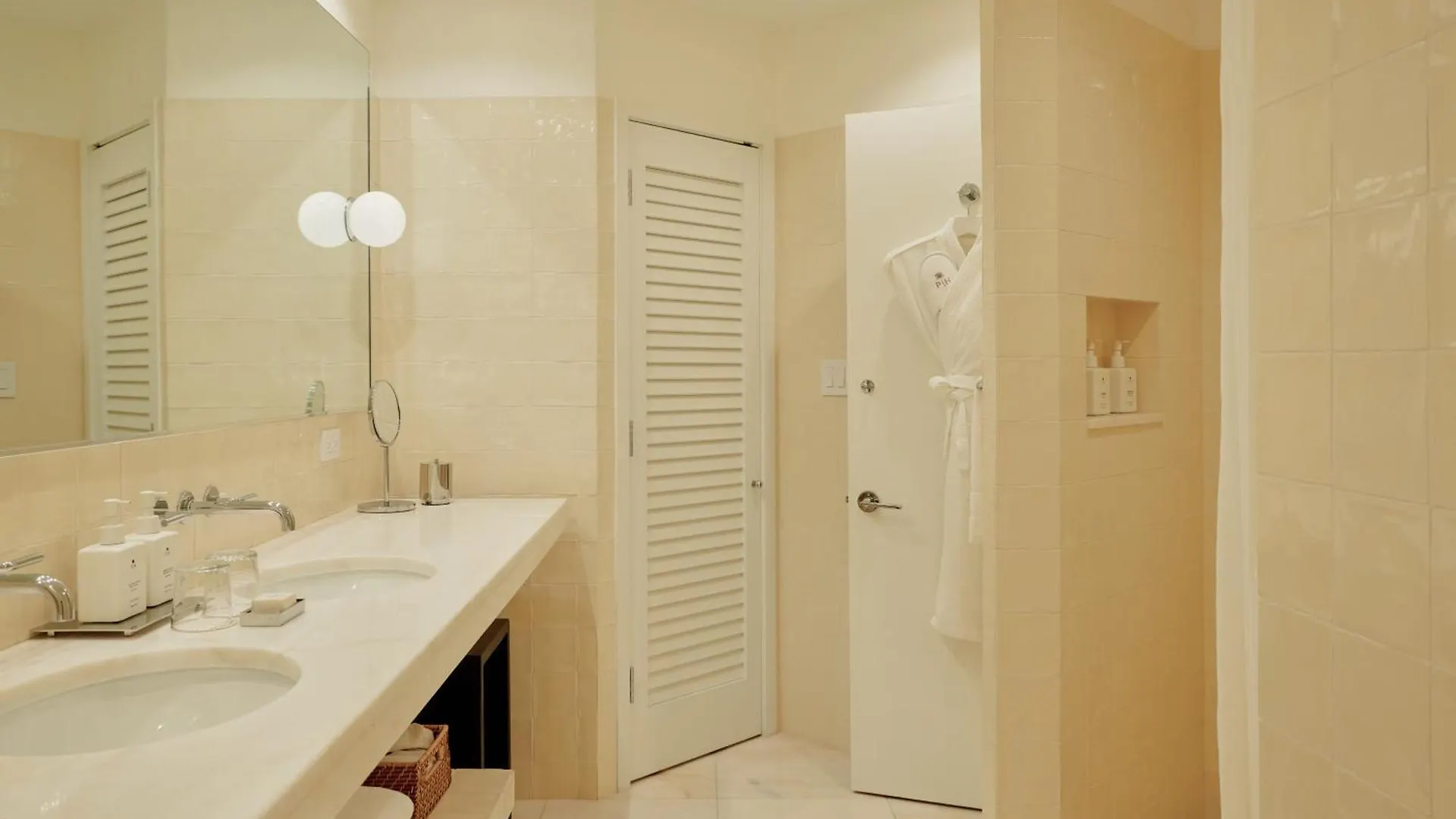 *****  Palm Heights Hotel George Town Cayman Islands